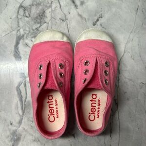 Cienta Canvas Laceless, toddler shoes size 24 (size 7ish)